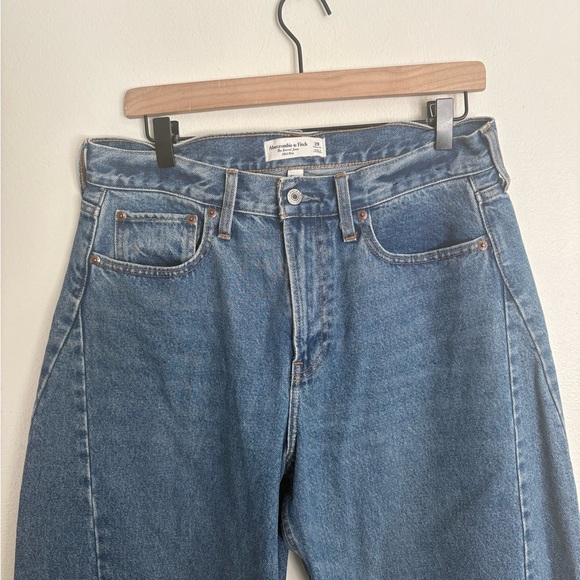 Abercrombie and Fitch Curve Love Mid Rise Barrel Jean Chic Womens Jeans 29 NWOT - Picture 2 of 7